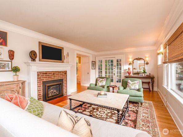 106 NE 46th Street, Seattle WA 98105