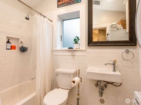 106 NE 46th Street, Seattle WA 98105