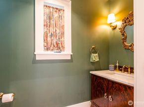 106 NE 46th Street, Seattle WA 98105