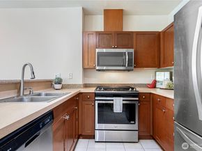 1000 Aurora Avenue N 311, Seattle WA 98109