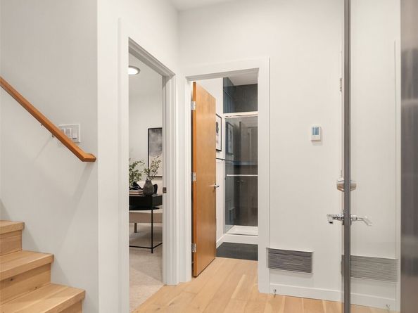 2617 3rd Avenue W, Seattle WA 98119