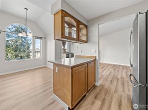 12025 SE 60th Street B, Bellevue WA 98006