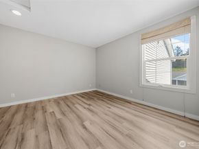 12025 SE 60th Street B, Bellevue WA 98006