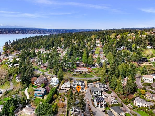 8329 NE Juanita Drive, Kirkland WA 98034