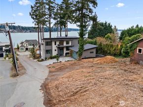 8329 NE Juanita Drive, Kirkland WA 98034