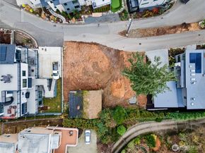 8329 NE Juanita Drive, Kirkland WA 98034