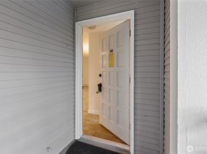 17407 NE 45th Street 162, Redmond WA 98052