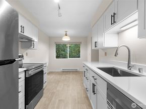 17407 NE 45th Street 162, Redmond WA 98052