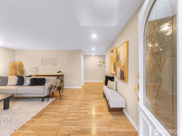 16828 NE 18th Street, Bellevue WA 98008