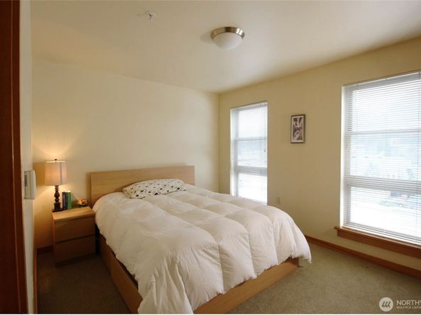 827 Hiawatha Place S 406, Seattle WA 98144