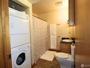 827 Hiawatha Place S 406, Seattle WA 98144