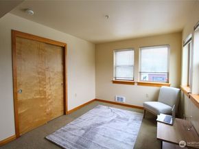 827 Hiawatha Place S 406, Seattle WA 98144