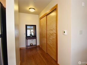 827 Hiawatha Place S 406, Seattle WA 98144