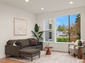 7428 2nd Avenue NE, Seattle WA 98115