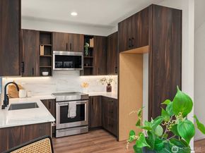 7428 2nd Avenue NE, Seattle WA 98115