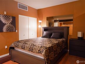 17 W Mercer Street 207, Seattle WA 98119