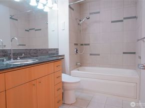 17 W Mercer Street 207, Seattle WA 98119