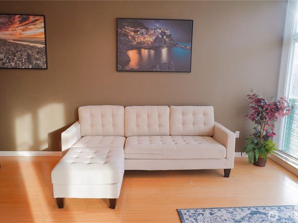 17 W Mercer Street 207, Seattle WA 98119