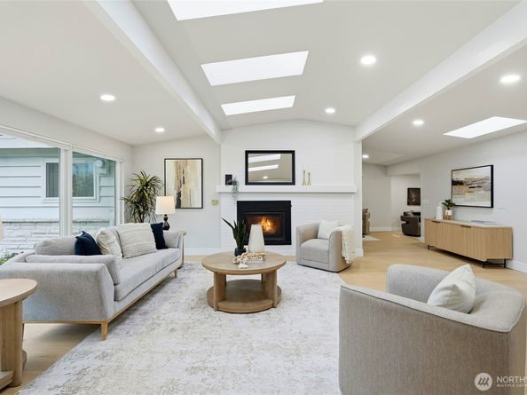 11024 SE 27th Place, Bellevue WA 98004