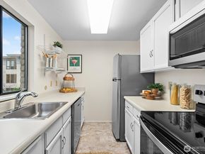 610 Aloha Street 404, Seattle WA 98109