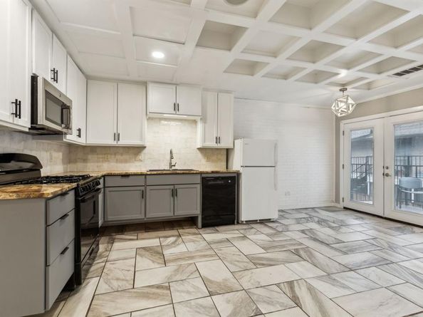 15914  Club Crest Drive  2112, Dallas Texas 75248