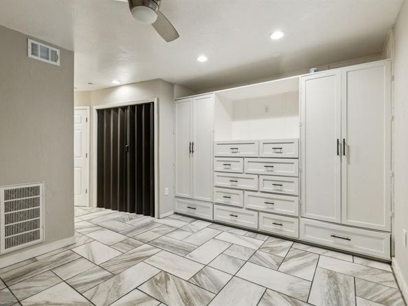 15914  Club Crest Drive  2112, Dallas Texas 75248