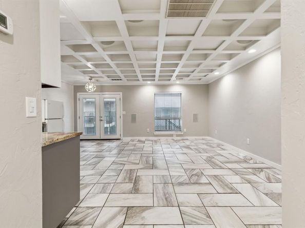 15914  Club Crest Drive  2112, Dallas Texas 75248
