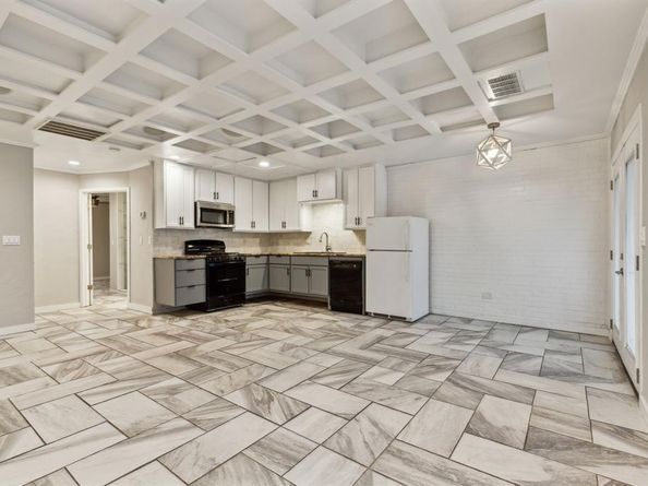 15914  Club Crest Drive  2112, Dallas Texas 75248