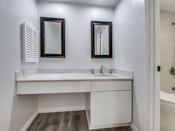 576 E Avenue J   B, Grand Prairie Texas 75050