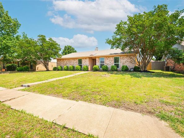 1654  Clarendon Drive , Lewisville Texas 75067