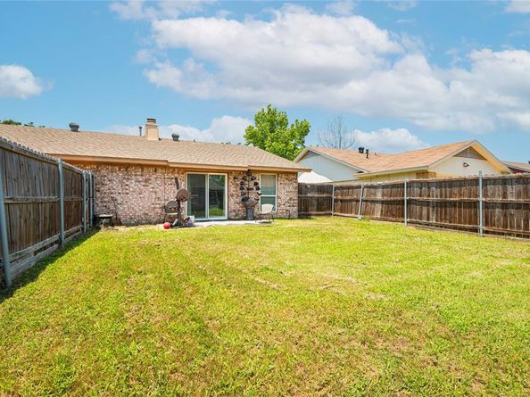 1654  Clarendon Drive , Lewisville Texas 75067