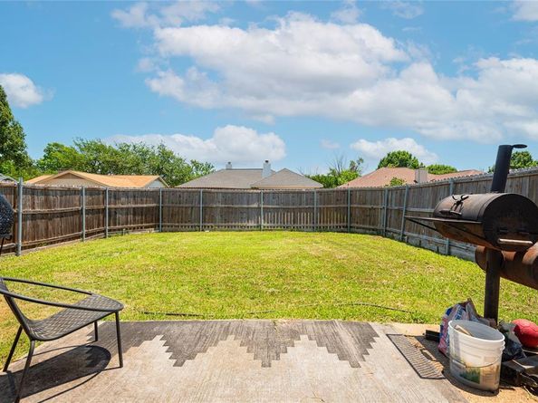 1654  Clarendon Drive , Lewisville Texas 75067
