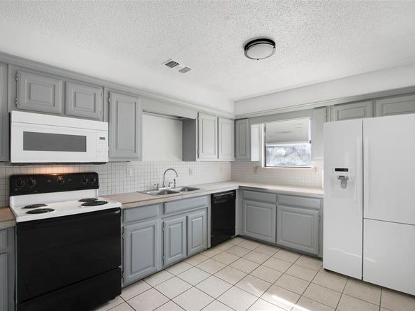 3408  Lillie Street , Sachse Texas 75048