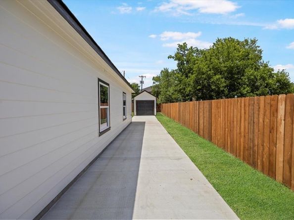 1615 E Hattie Street , Fort Worth Texas 76104
