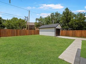 1615 E Hattie Street , Fort Worth Texas 76104