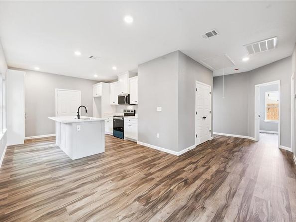 1615 E Hattie Street , Fort Worth Texas 76104