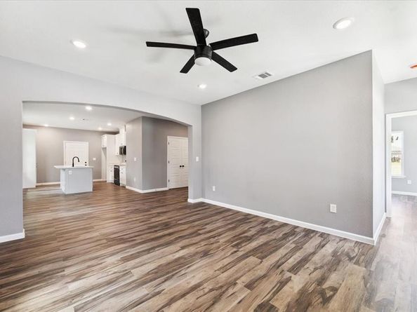 1615 E Hattie Street , Fort Worth Texas 76104