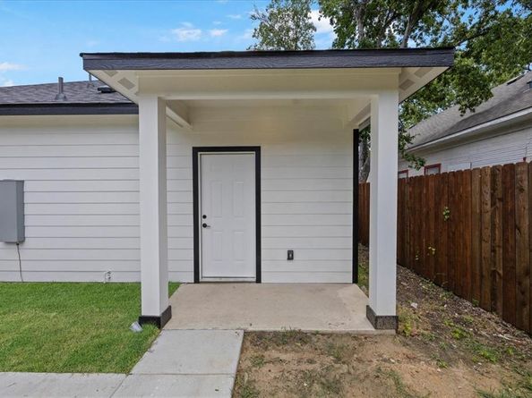 1615 E Hattie Street , Fort Worth Texas 76104