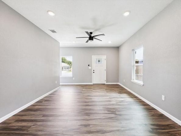 1615 E Hattie Street , Fort Worth Texas 76104