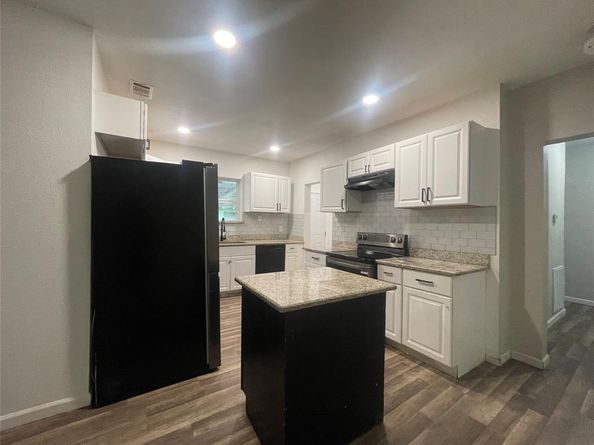 3524  Ave Avenue  N, Fort Worth Texas 76105