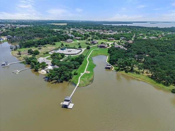 6412  Preferred Drive , Fort Worth Texas 76179