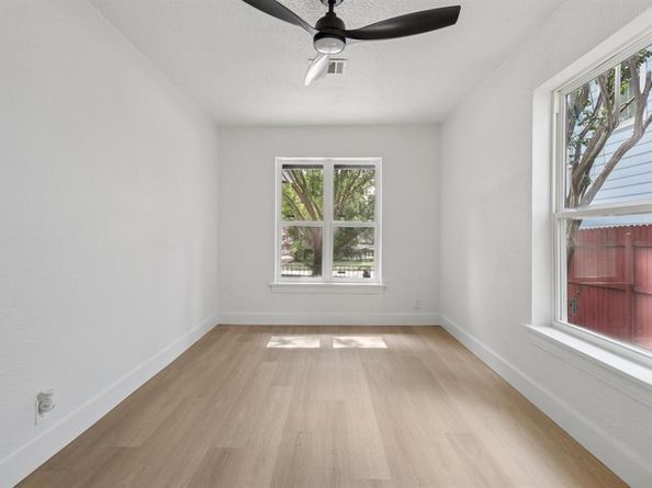 1105 N Sylvania Avenue , Fort Worth Texas 76111