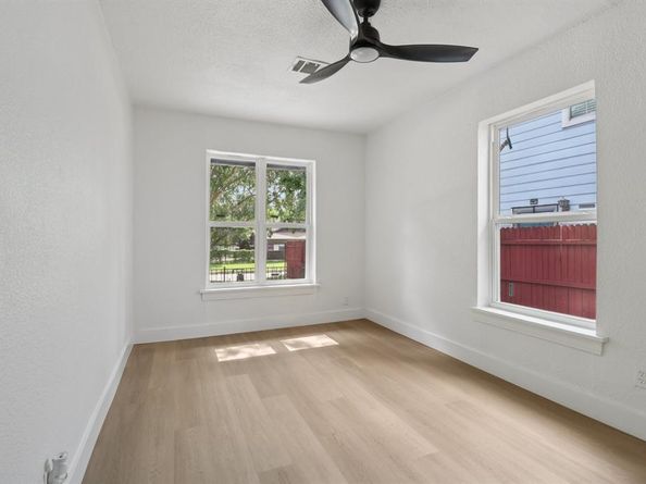 1105 N Sylvania Avenue , Fort Worth Texas 76111