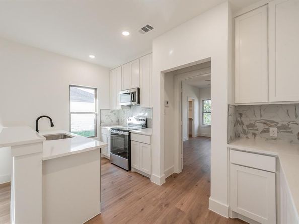 1224  Elva Warren Street , Fort Worth Texas 76115