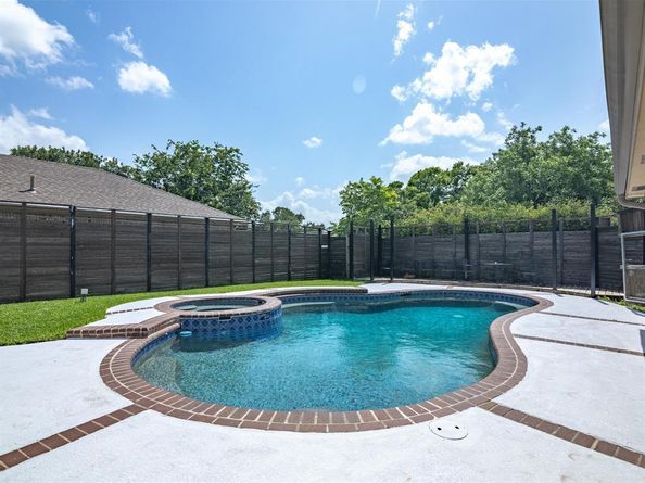 10315  Cimmaron Trail , Dallas Texas 75243