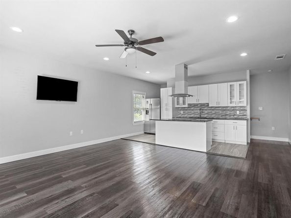 10315  Cimmaron Trail , Dallas Texas 75243