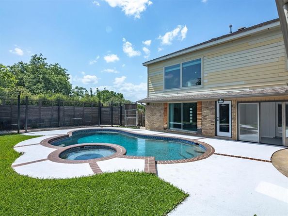 10315  Cimmaron Trail , Dallas Texas 75243