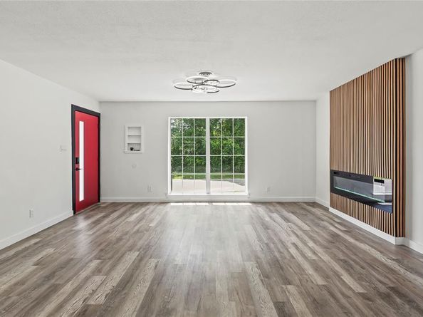 3423 W Clarendon Drive , Dallas Texas 75211