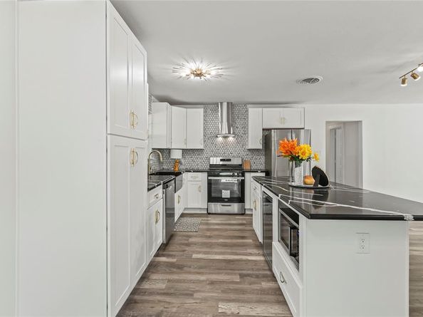 3423 W Clarendon Drive , Dallas Texas 75211