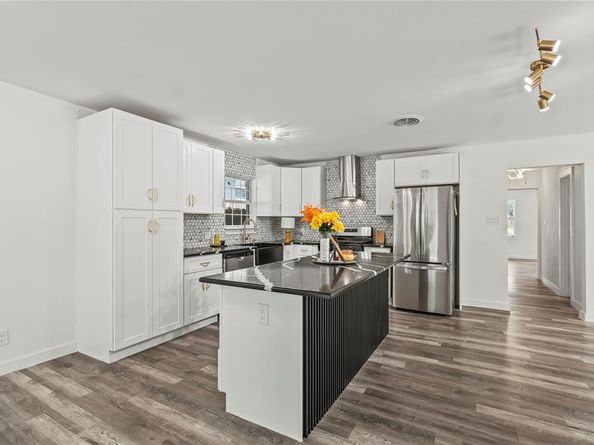 3423 W Clarendon Drive , Dallas Texas 75211